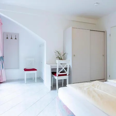 Haus Am Kurpark 10 *